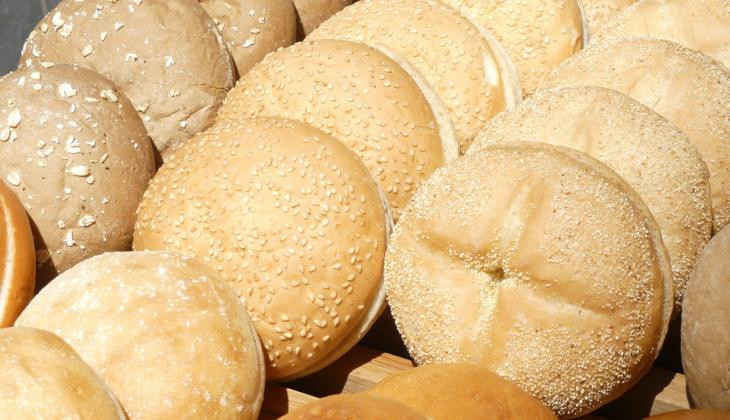 The Art of Crafting Bread for Homemade Burgers: A Ten-Step Guide